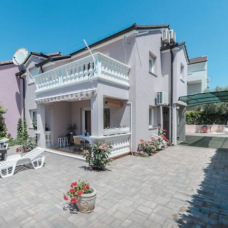 Zsa Zsa Holiday Home Srima Luaran gambar