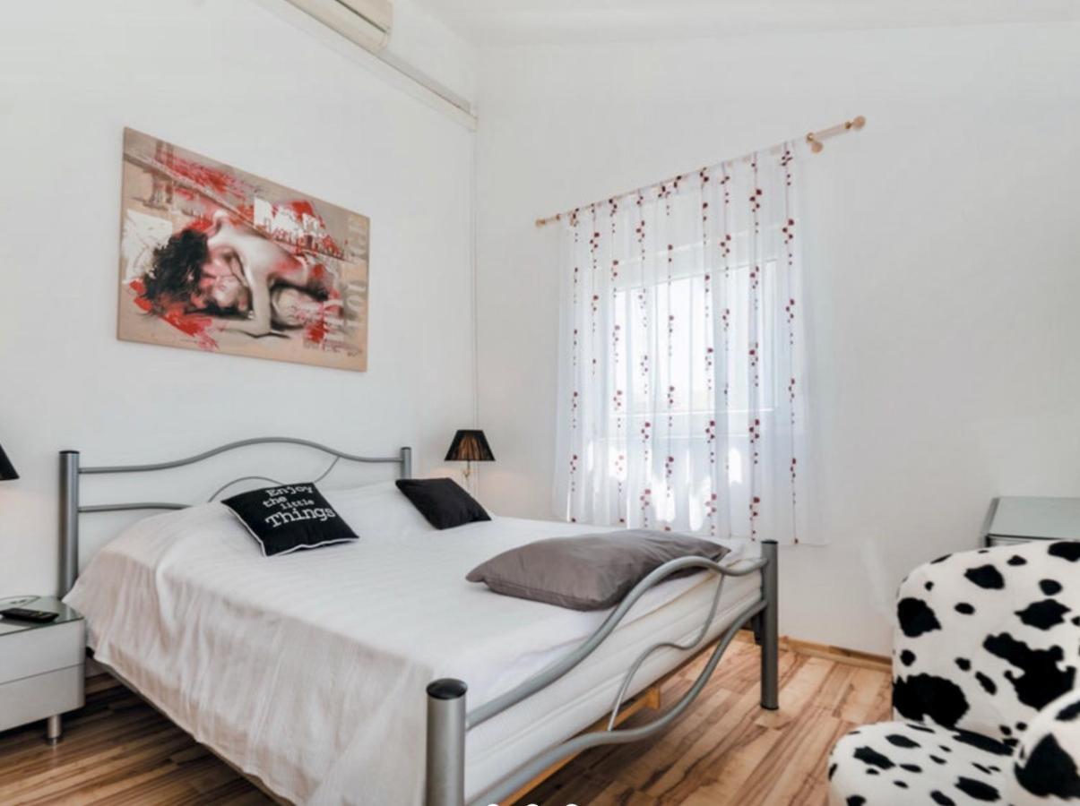 Zsa Zsa Holiday Home Srima Luaran gambar