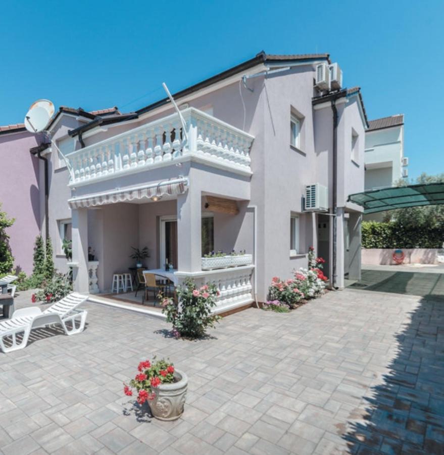 Zsa Zsa Holiday Home Srima Luaran gambar